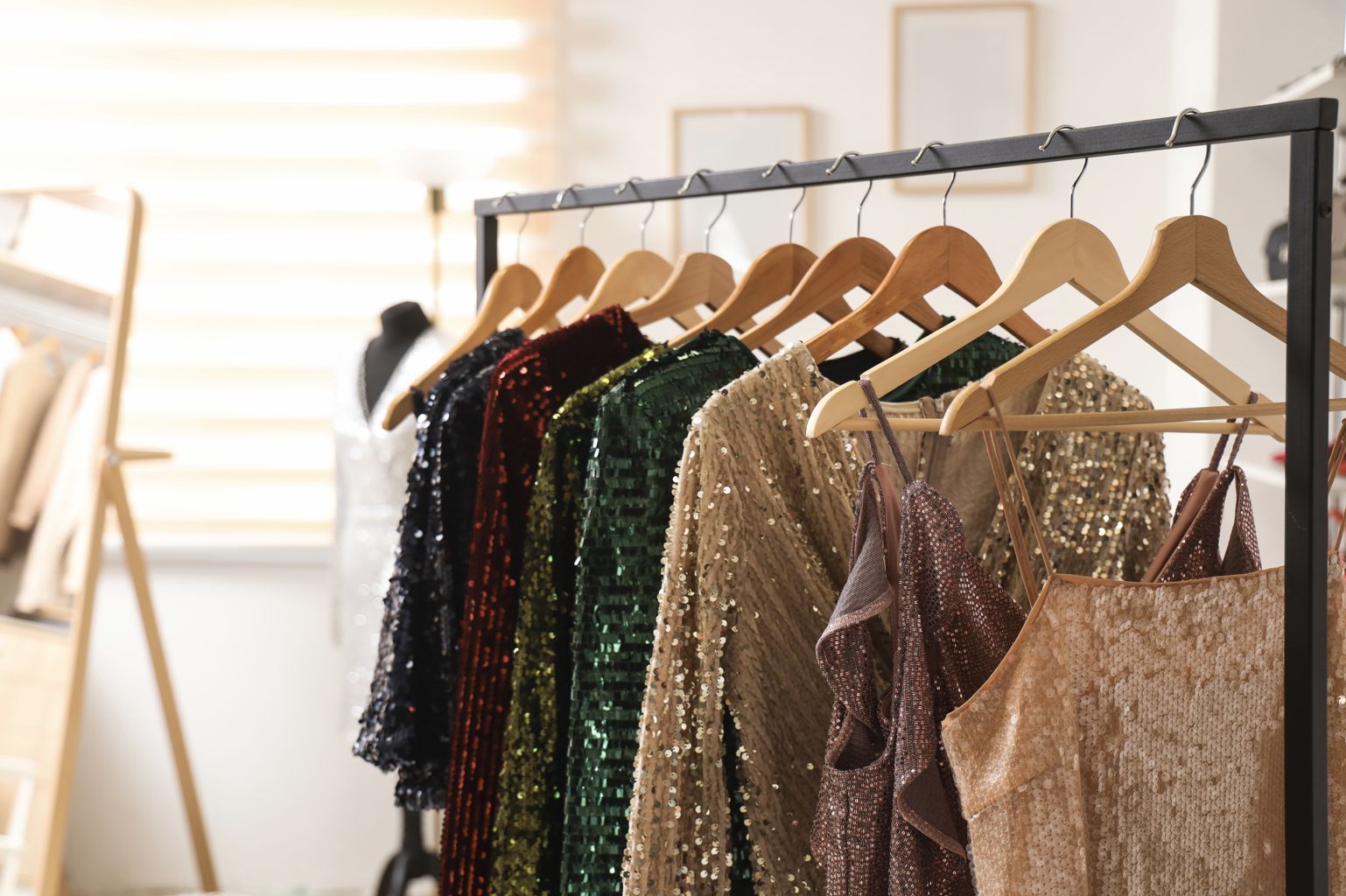 現在衣服多造型，多屬混紡材質。（圖片來源／達志影像Shutterstock）